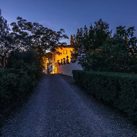 Villa Villalta 18&2, Emma Arezzo