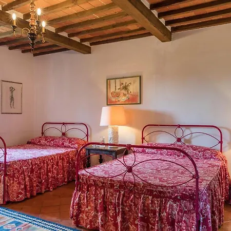 Villa Villalta 18&2, Emma Arezzo