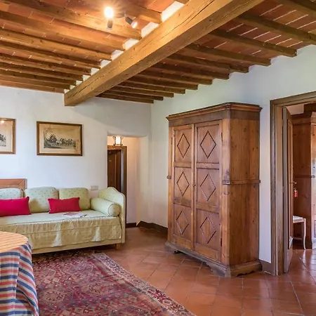Villa Villalta 18&2, Emma Arezzo