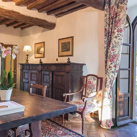 Villa Villalta 18&2, Emma Arezzo